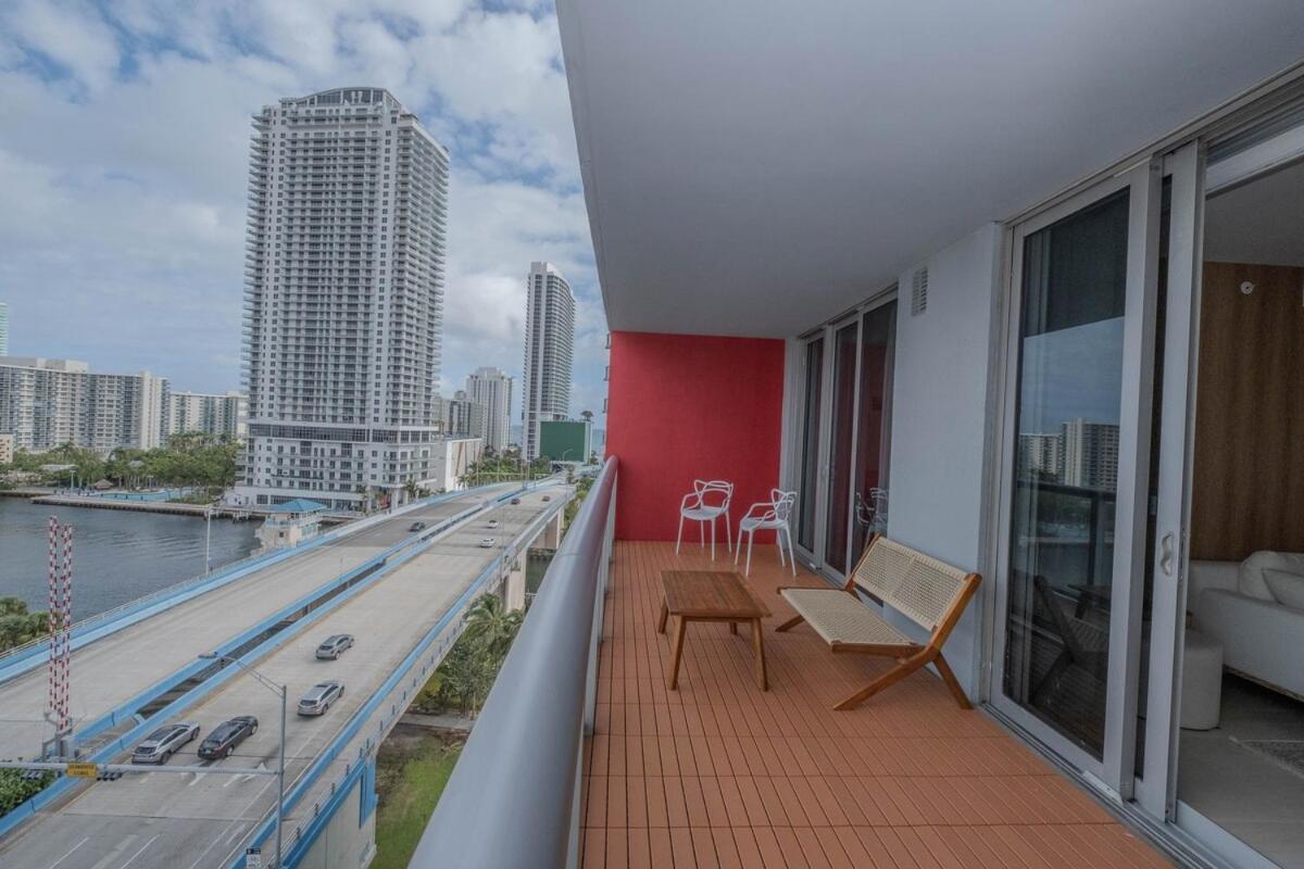 2B 2B Luxury Ocean Views Apt In Hallandale Beach Apartment Exterior photo